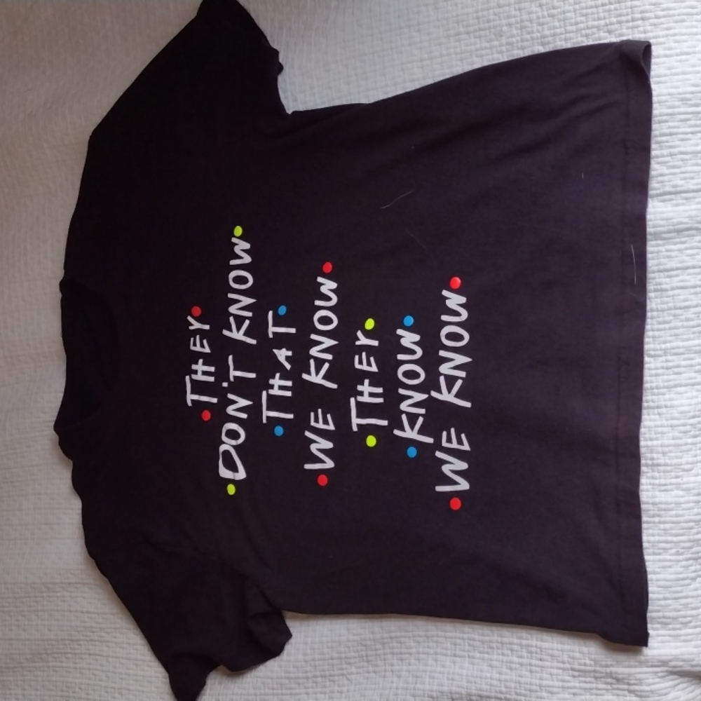 FREE WITH PURCHASE Friends Tee Women's Size Small